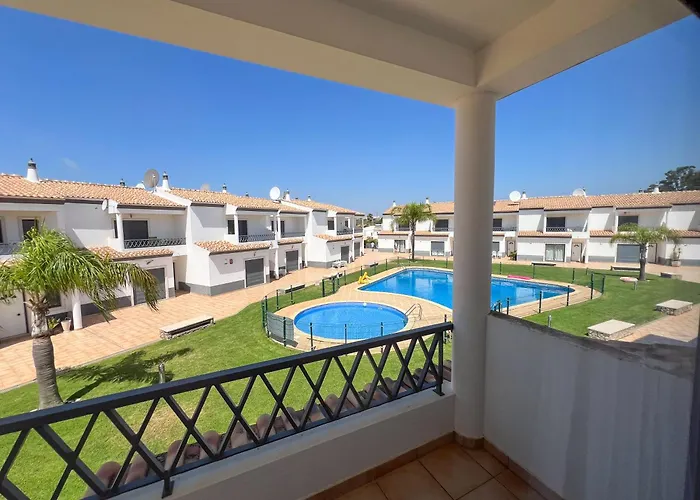 Charming 3-bedroom With Pool In Albufeira