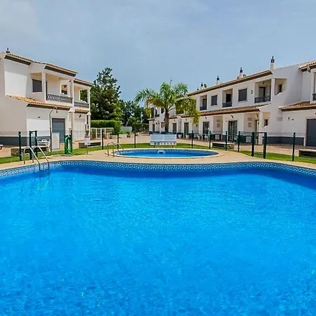 Charming 3-bedroom With Pool In Tatil Evi Albufeira