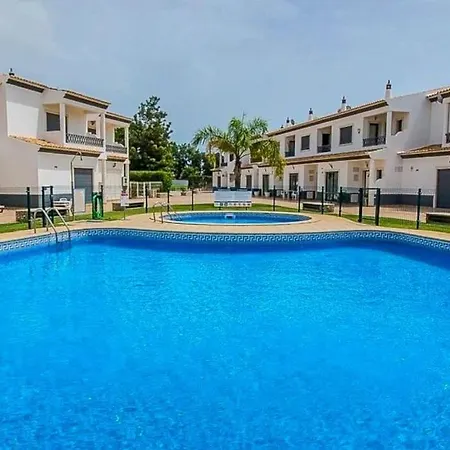 Charming 3-bedroom With Pool In