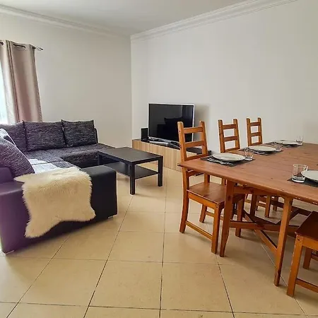 Charming 3-bedroom With Pool In