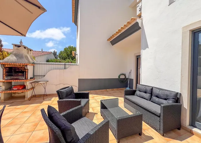 Сasa de vacaciones Charming 3-bedroom With Pool In