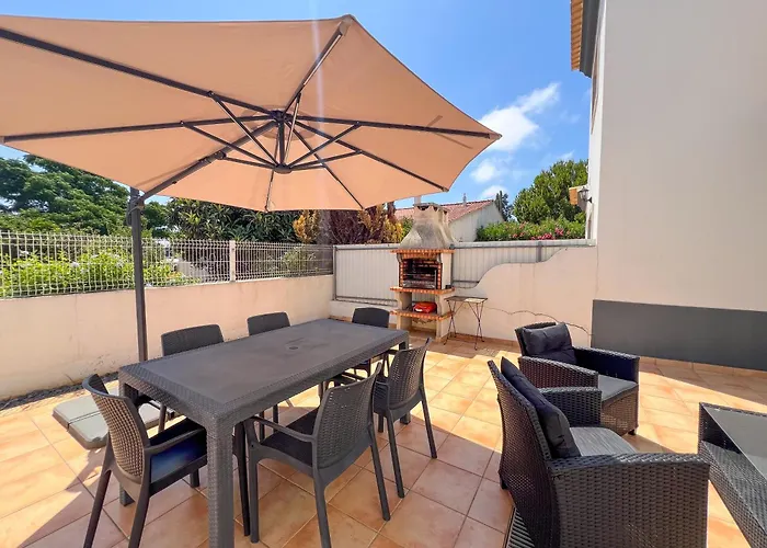 Сasa de vacaciones Charming 3-bedroom With Pool In Albufeira
