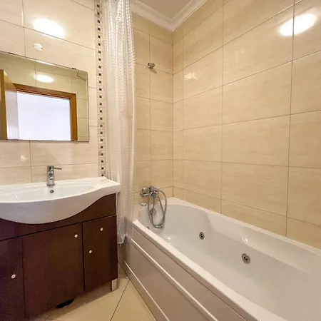 Charming 3-bedroom With Pool In